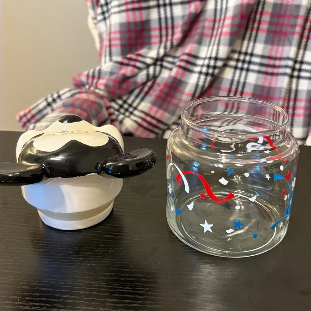 The Walt Disney Company vintage Mickey Mouse Glass Jar with Lid - Picture 4 of 4